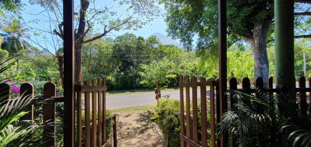 B&B, Family Run Homestay, Hospedaje La Penita Altagracia ภายนอก รูปภาพ