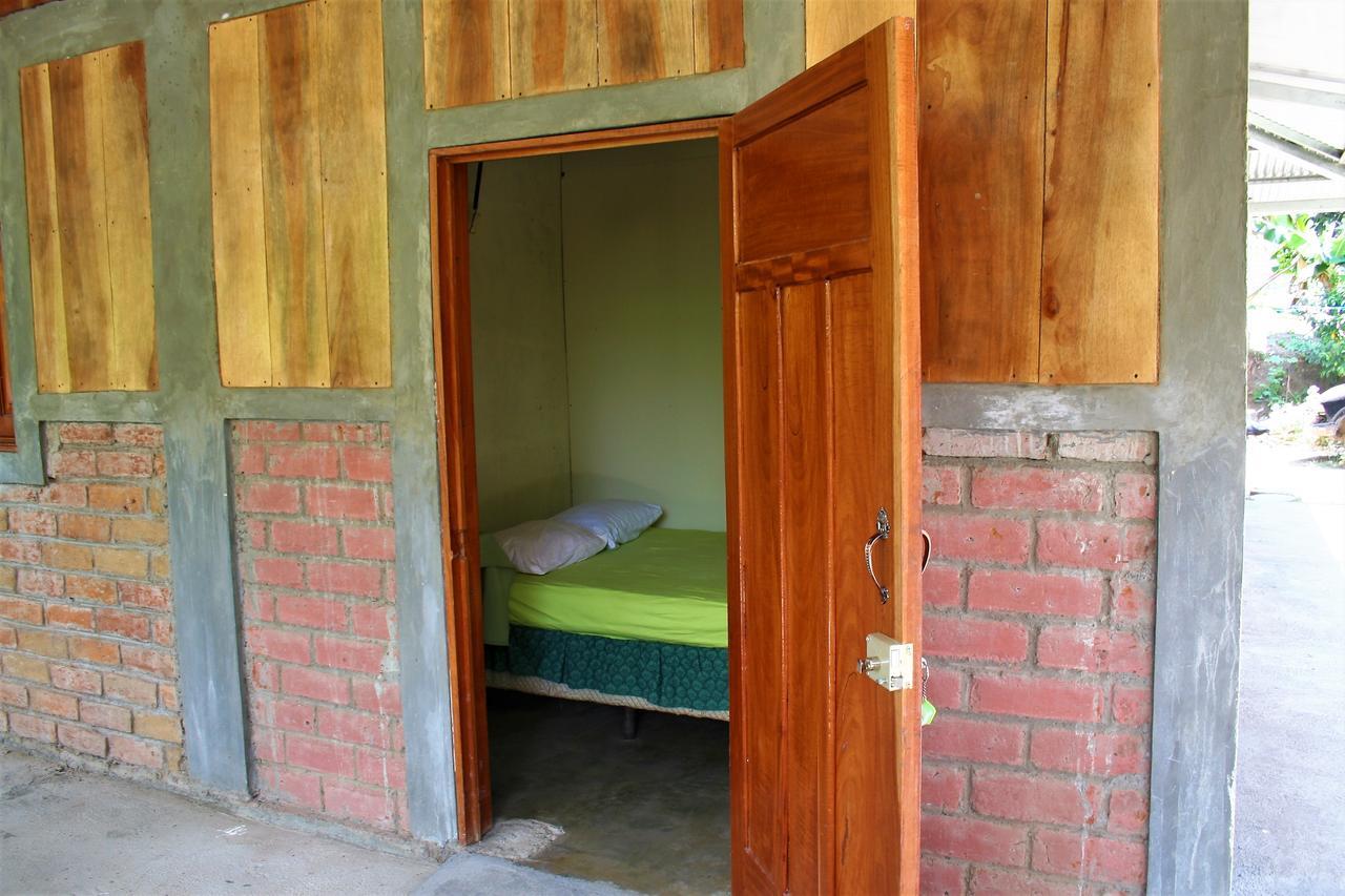 B&B, Family Run Homestay, Hospedaje La Penita Altagracia ภายนอก รูปภาพ