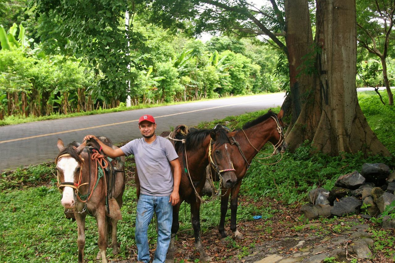 B&B, Family Run Homestay, Hospedaje La Penita Altagracia ภายนอก รูปภาพ